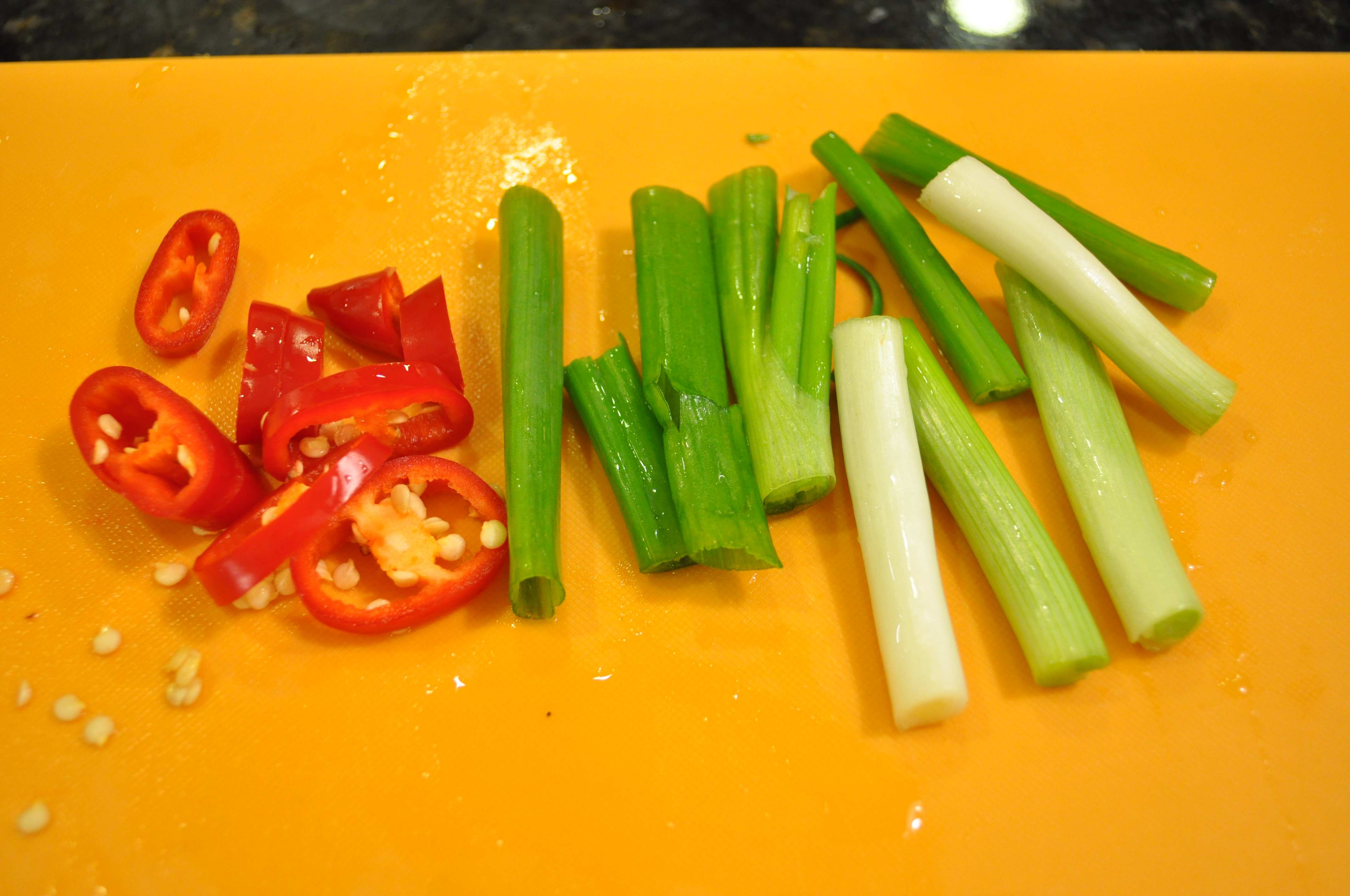 green onions and red pepper for Gongchi Jorim