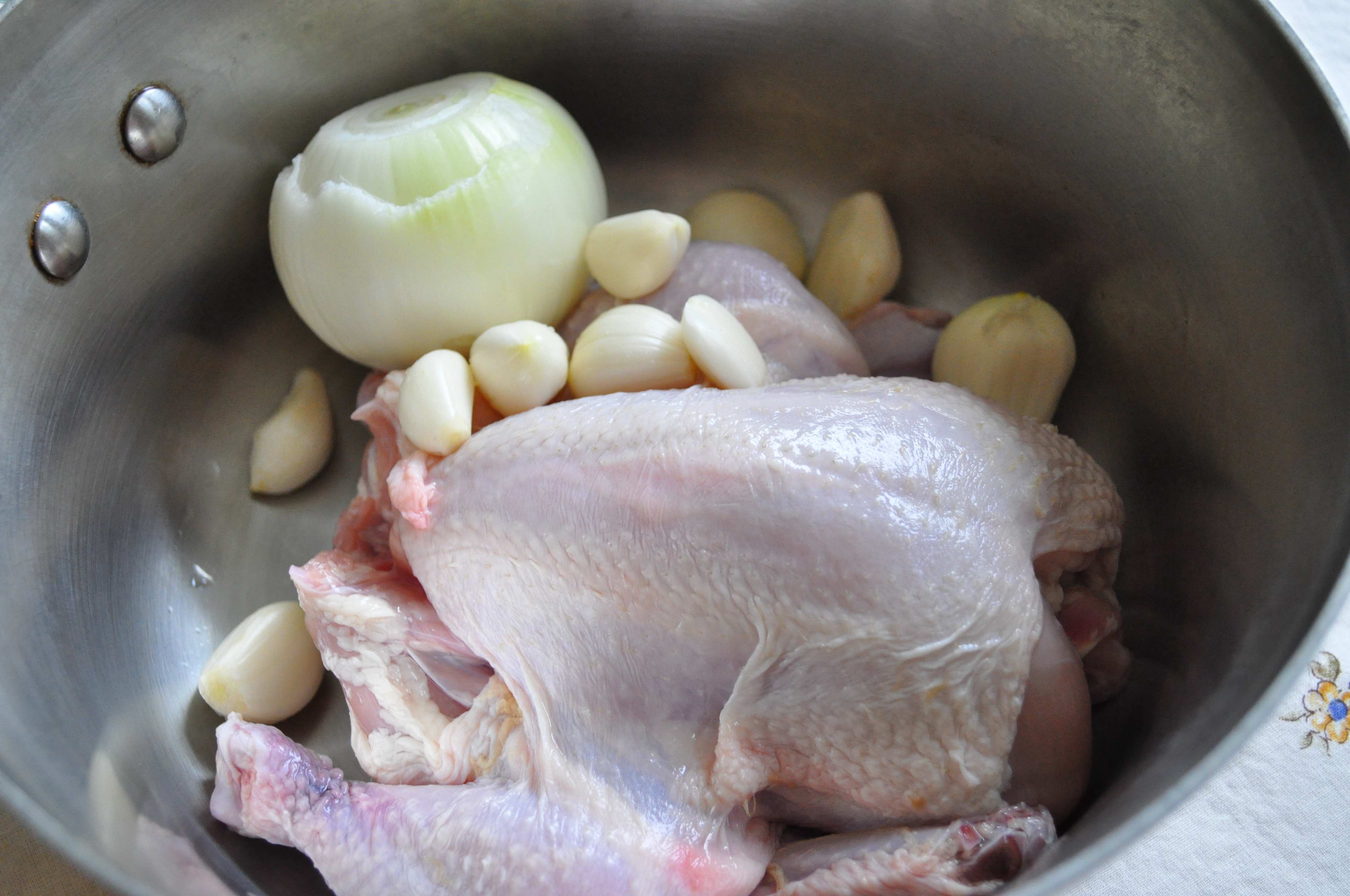 chicken, garlic and onion for baeksuk