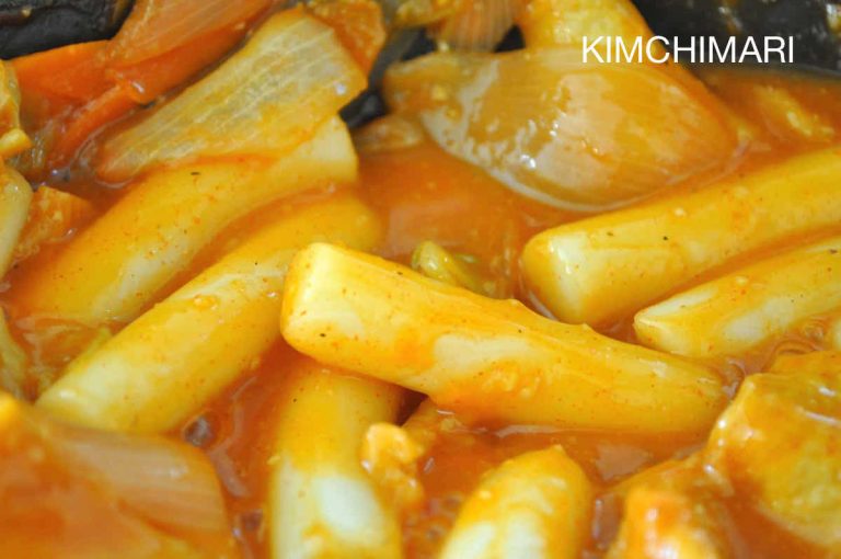 Instant Spicy Rice Cakes (Jeukseok Tteokbokki) with Fish Cake and Vegetables Kimchimari