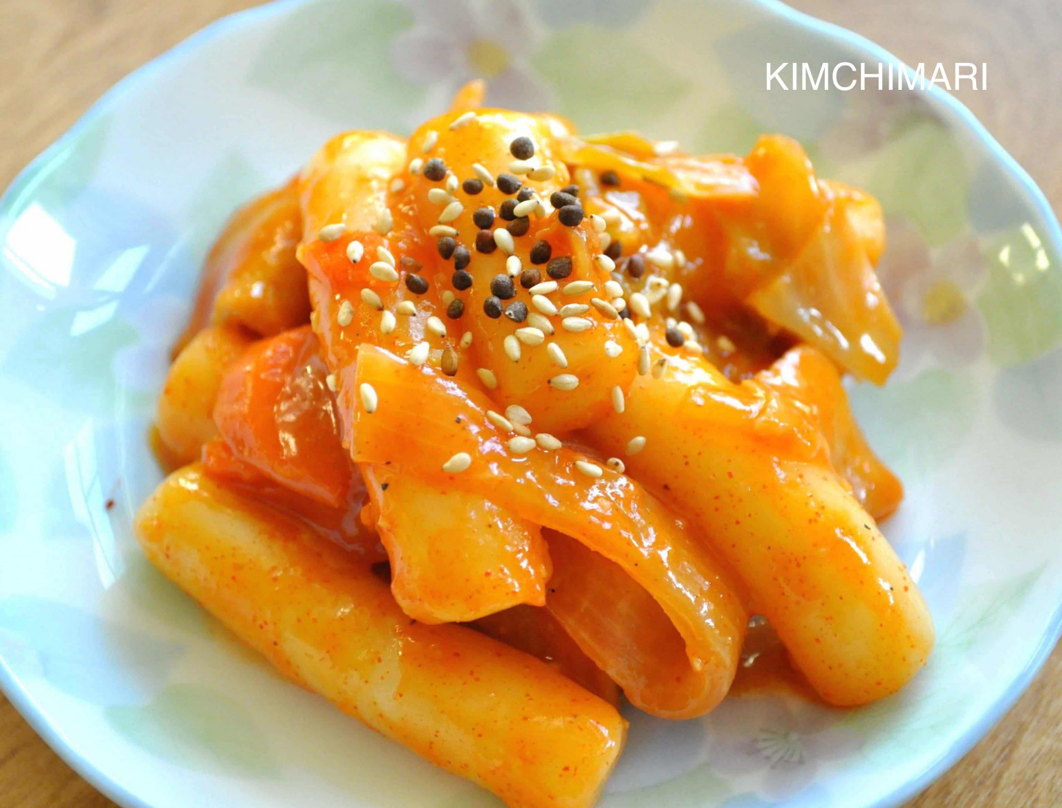 Instant Spicy Rice Cakes (Jeukseok Tteokbokki) with Fish Cake and