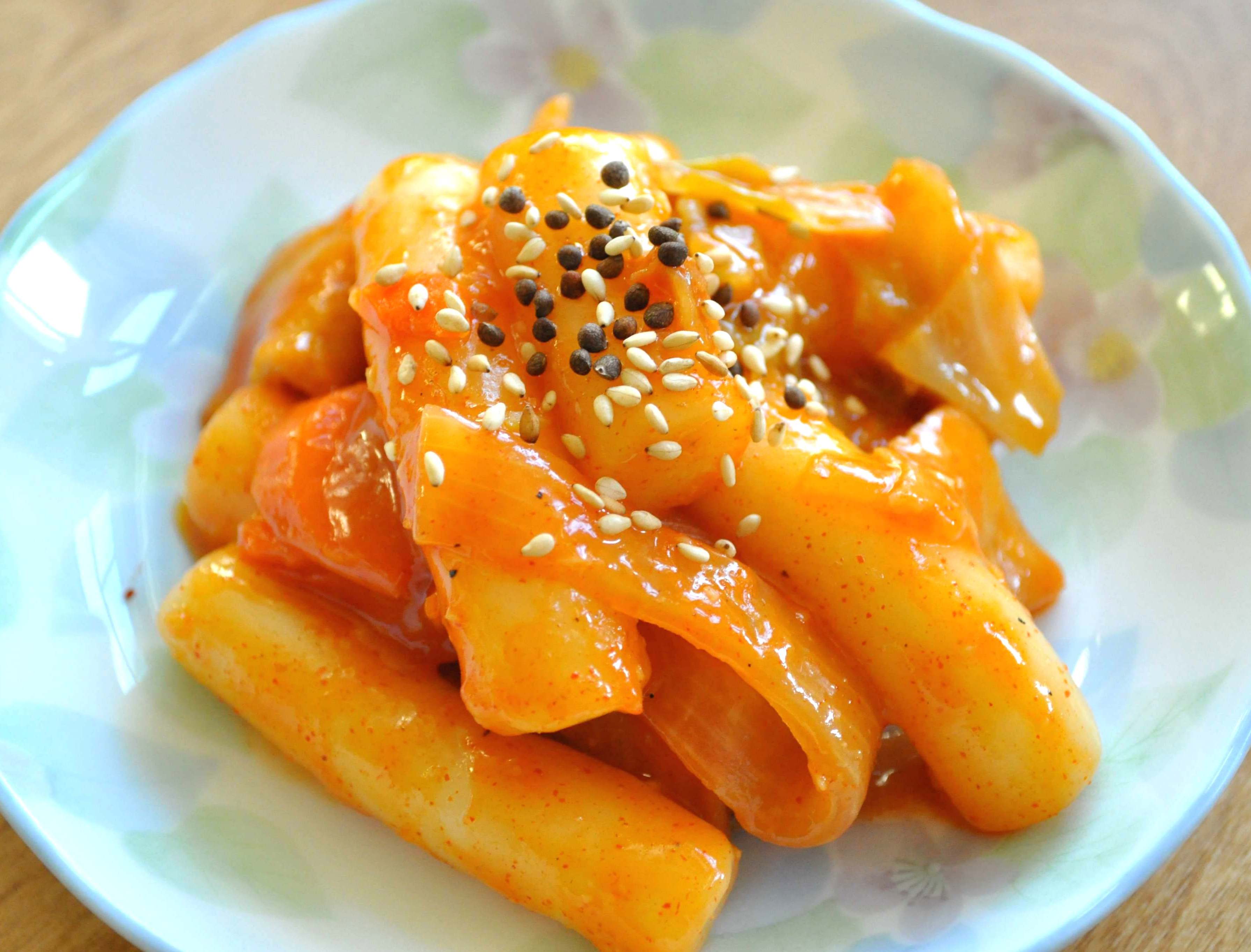 Раппоки. Топпоки корейская. Ттокпокки. Корейская еда токпокки. Tteokbokki.