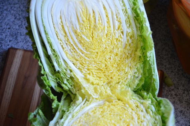 How to cut Kimjang cabbage baechoo in half