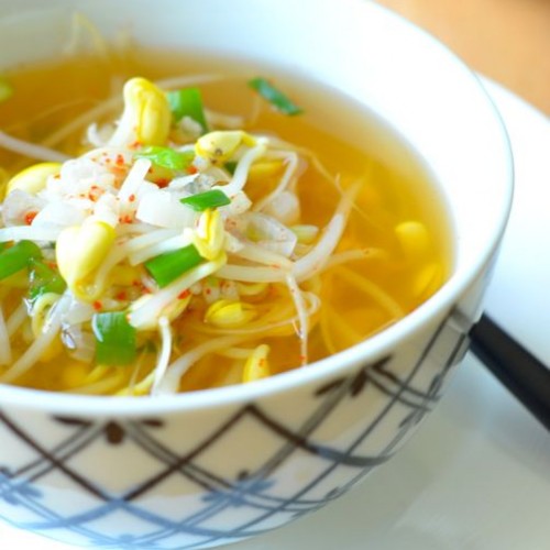 Soybean Sprout Soup (콩나물국 Kongnamul Guk)