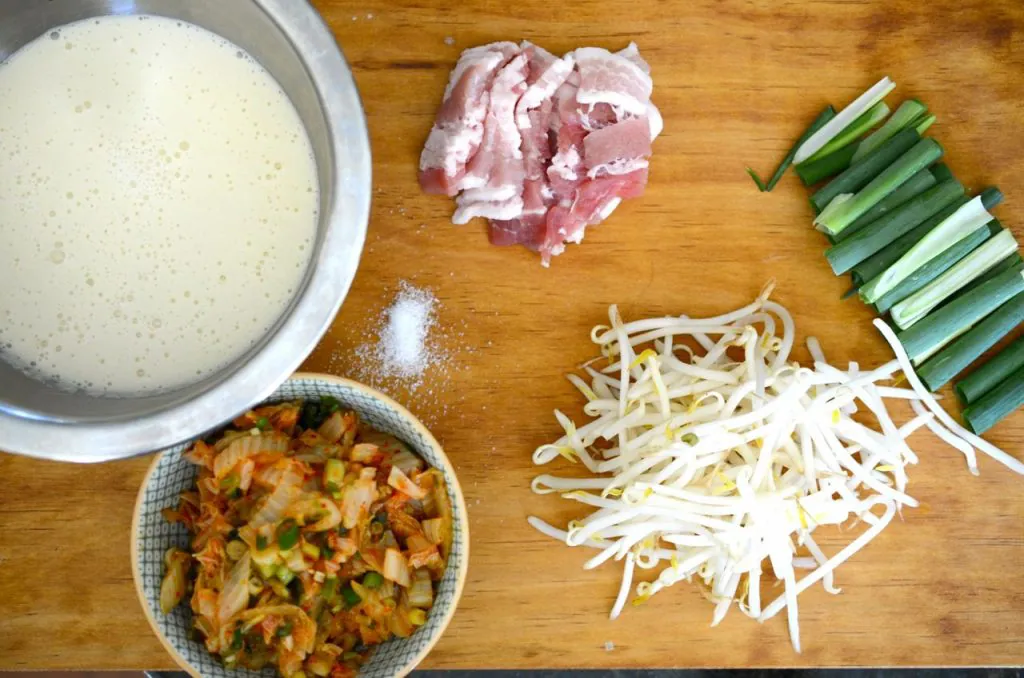 Ingredients for Bindaetteok (mung bean pancake)