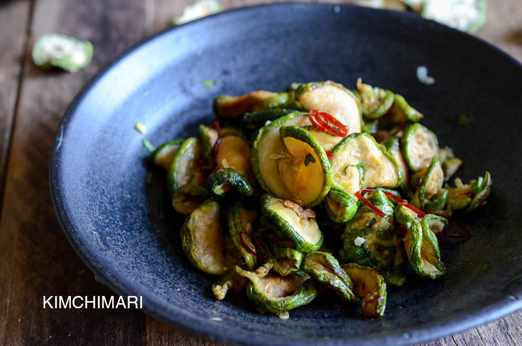 healthy-zucchini-side-dish-korean-maleun-hobak-namul-kimchimari