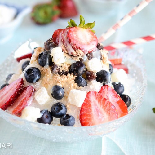 Shaved ice dessert-Korean bingsu with berries