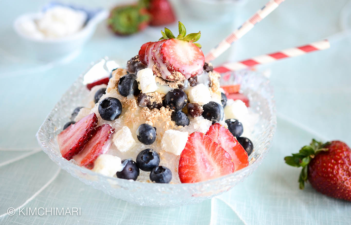 Shaved ice dessert bingsu with berries