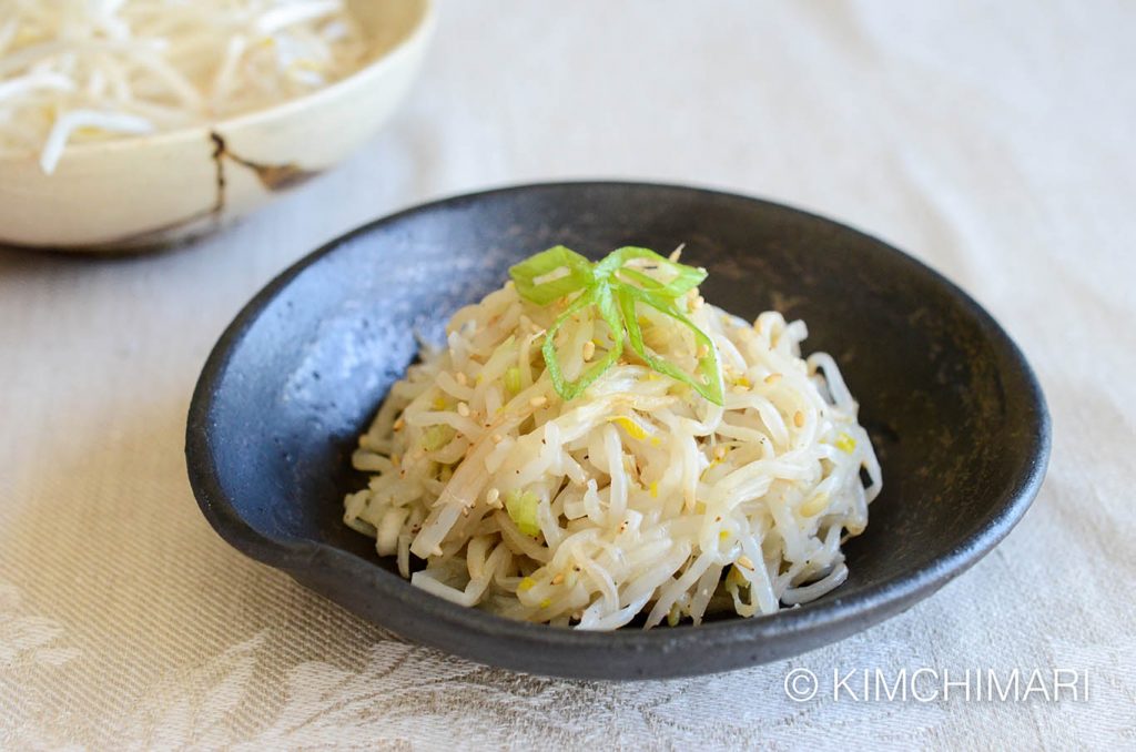 Korean Bean Sprouts Recipe - Sukju Namul (숙주나물)