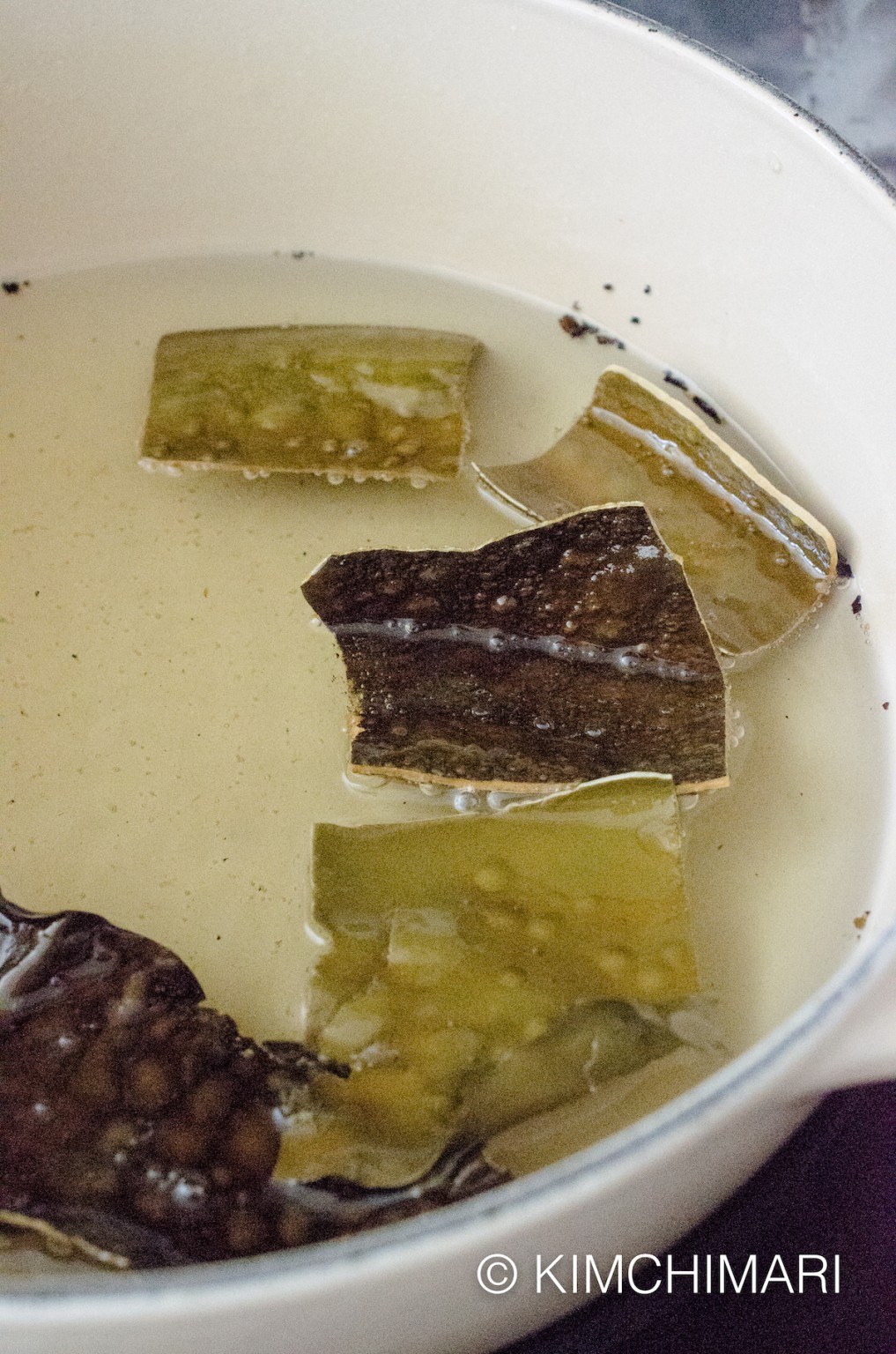 Korean Fried Kelp Chip Recipe (Dasima Twigak) - Kimchimari