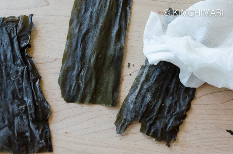 Korean Fried Kelp Chip Recipe (Dasima Twigak) - Kimchimari