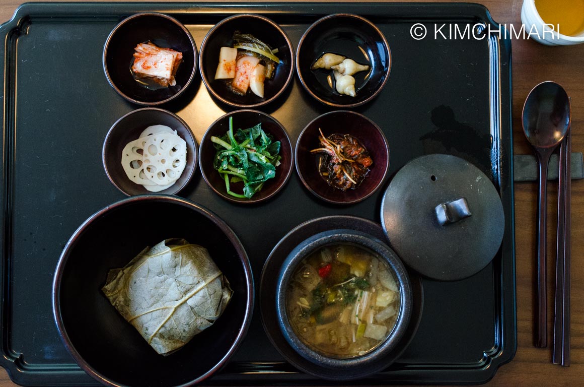 KoreanTempleFood Lotus Rice and banchan
