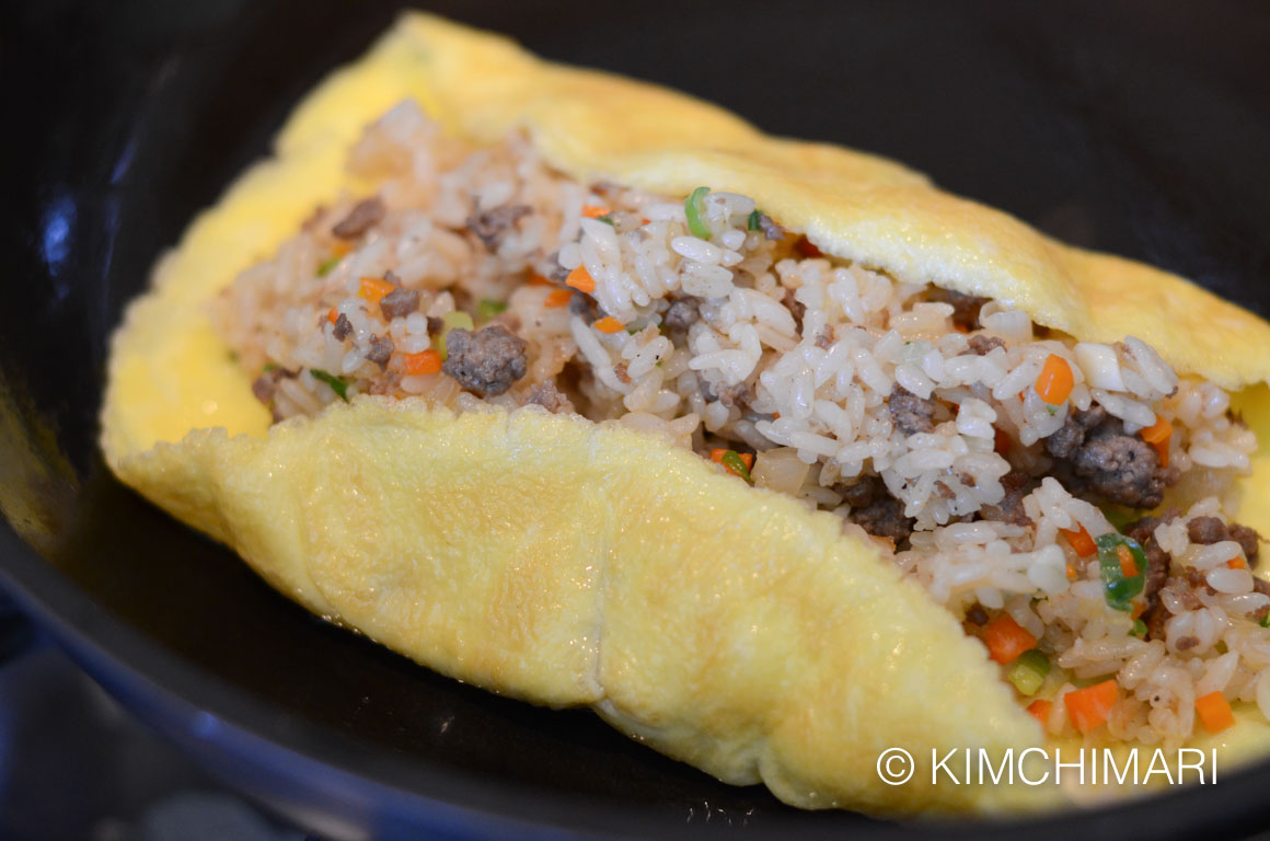 Omurice in pan - fried rice on egg