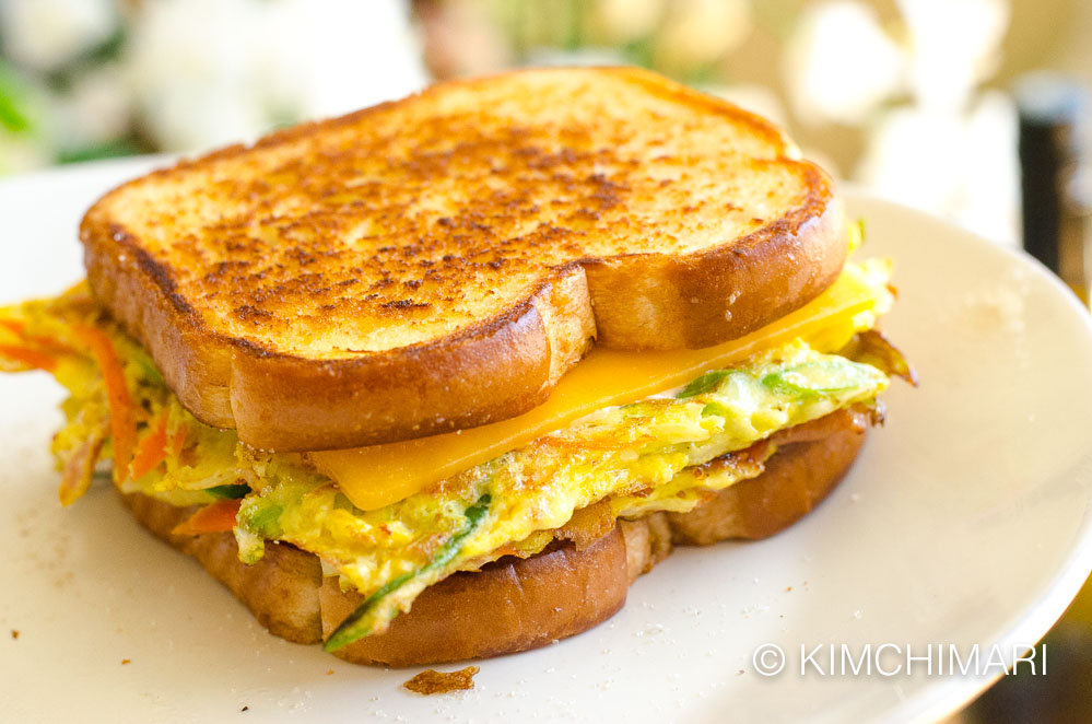 Korean Street Toast (Gilgeori Toast 길거리 토스트) Kimchimari