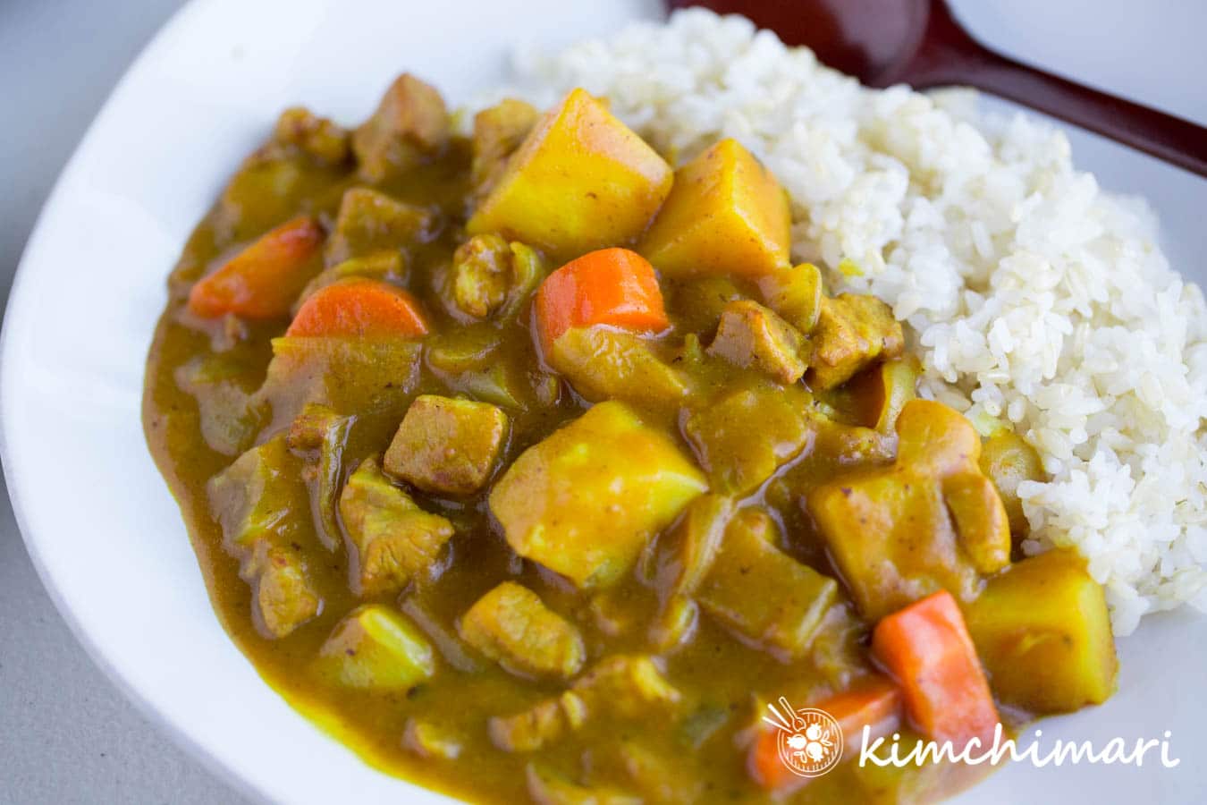 https://kimchimari.com/wp-content/uploads/2021/03/korean-curry-rice-served.jpg