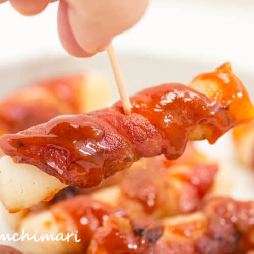 close up of bacon tteok gui with gochujang sauce