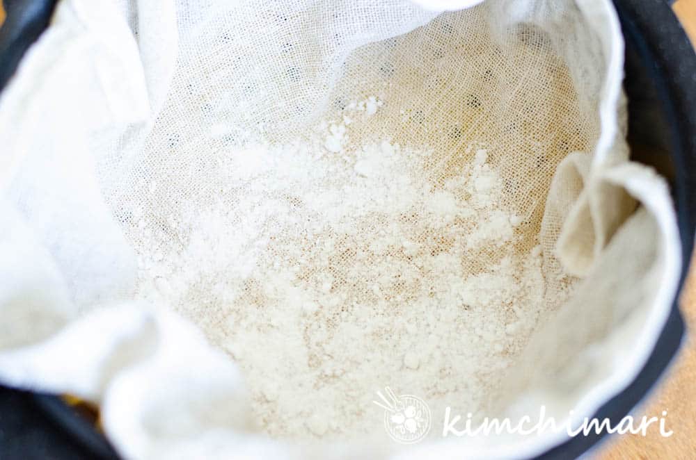 rice flour sprinkled liner pot