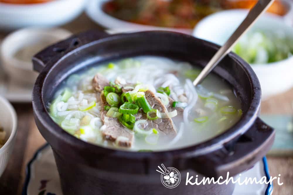 korean beef bone broth seolleongtang in clay hot pot