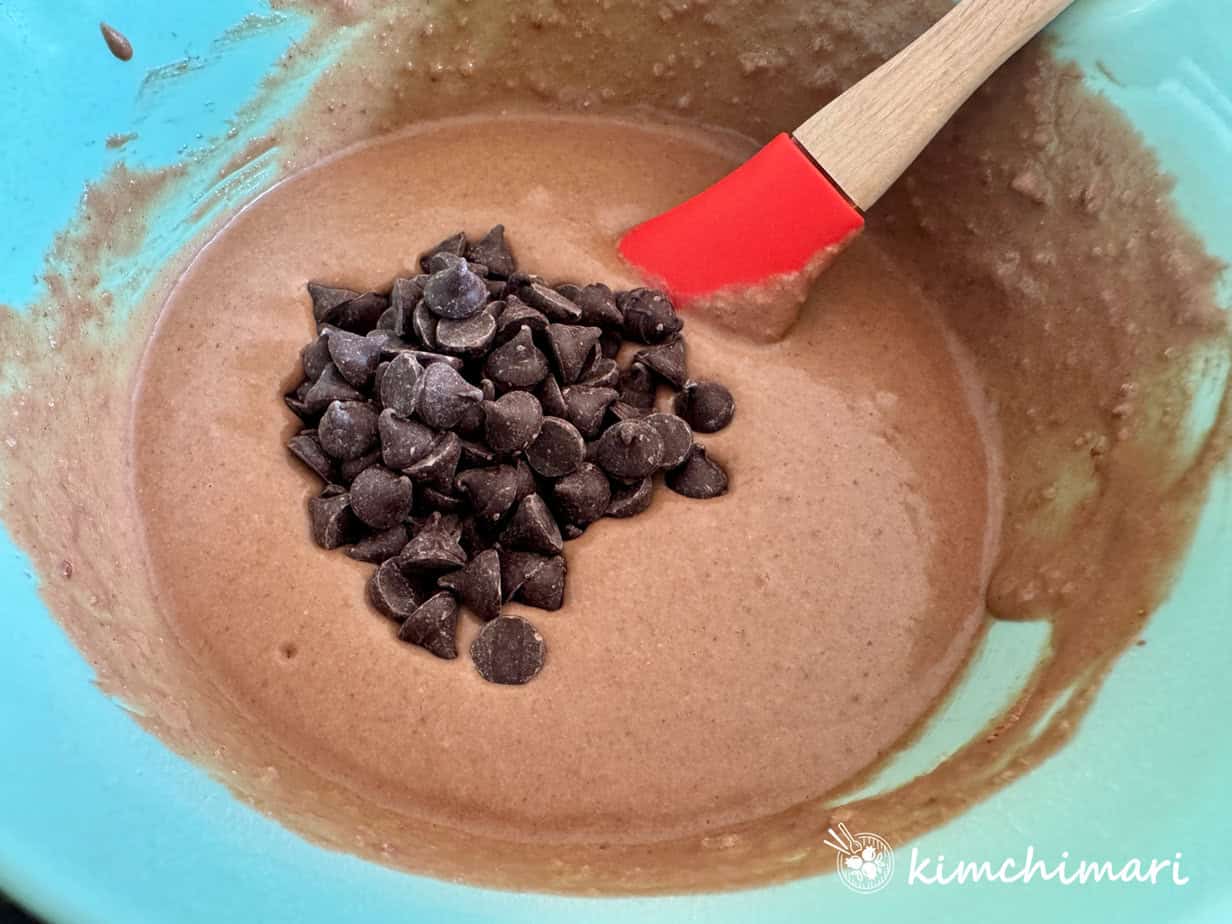 chocolate chips added to mochi brownie batter